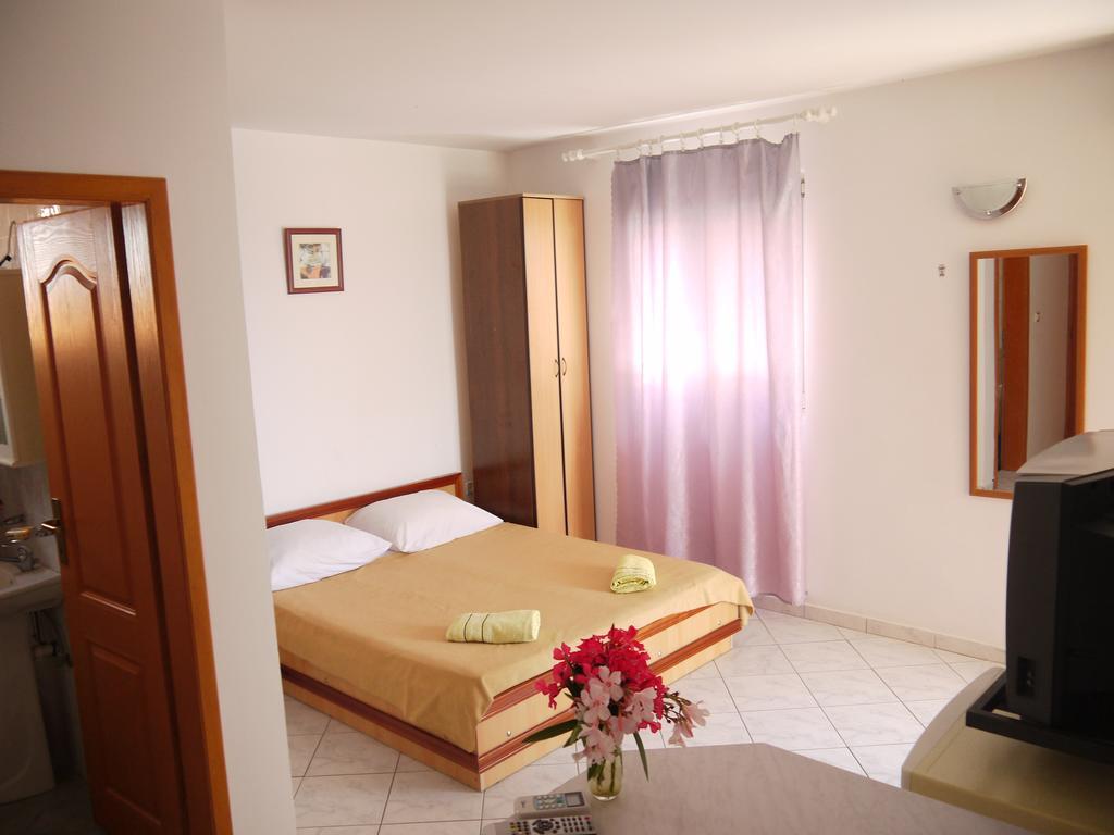 Apartments Villa Relax Petrovac Exteriör bild